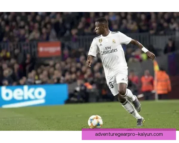 维尼修斯与姆巴佩的表现分析与竞争力提升趋势，未来前景值得关注