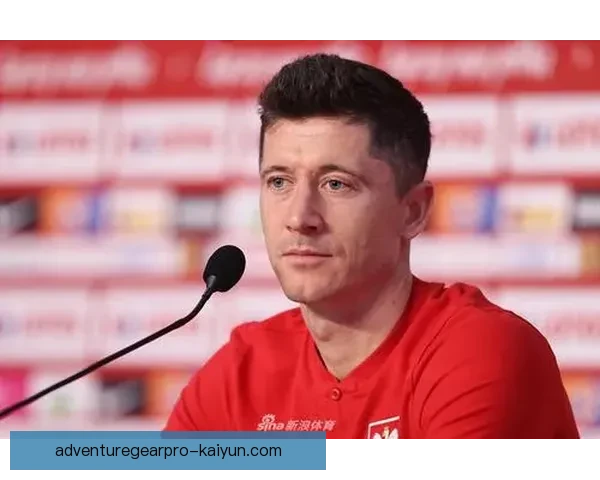 莱万多夫斯基表现稳健，继续巩固其在波兰足球中的偶像地位